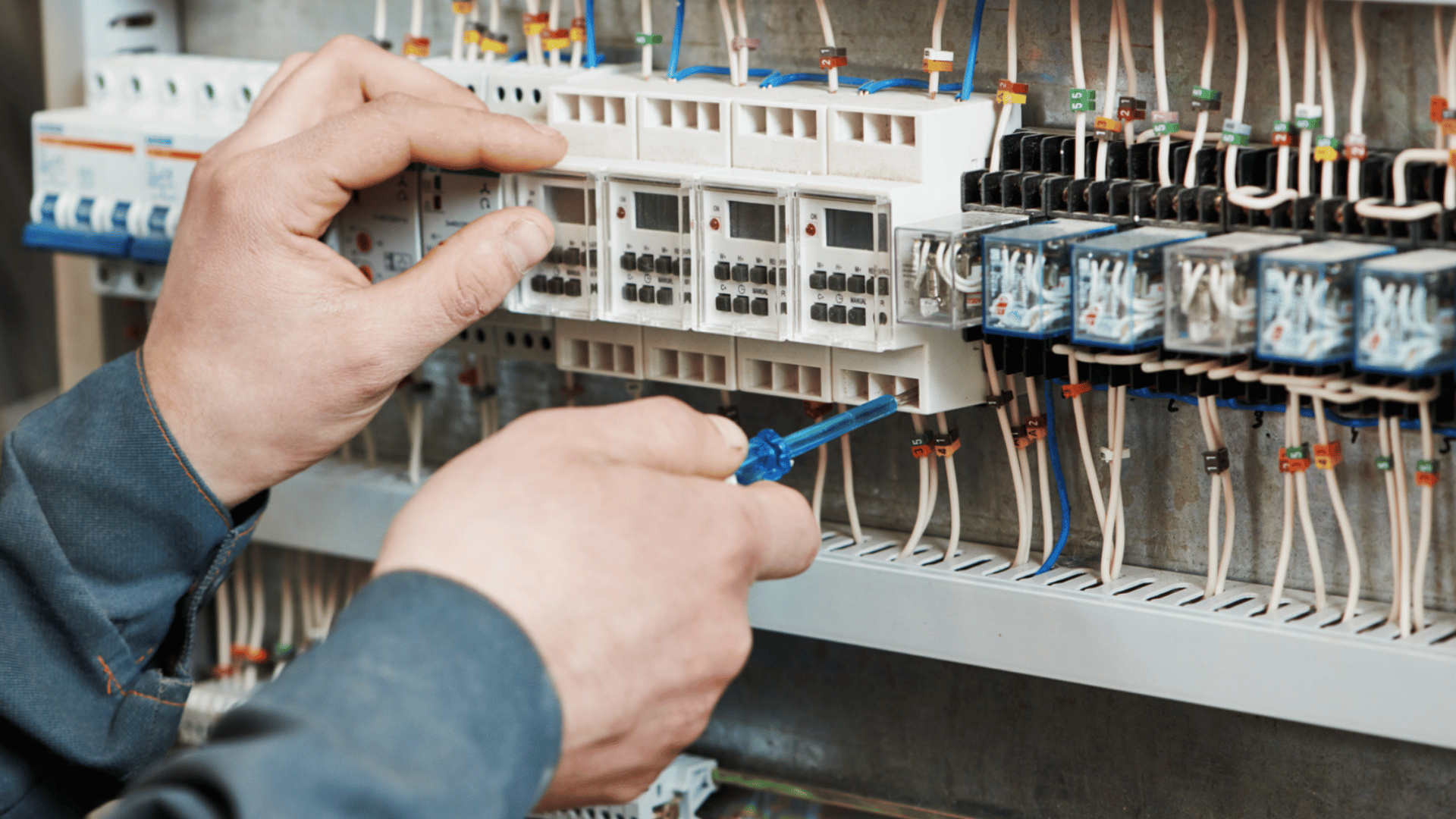 ¿Por qué somos los mejores electricistas de Zaragoza? - Desarrollos Integrales Lumijisa