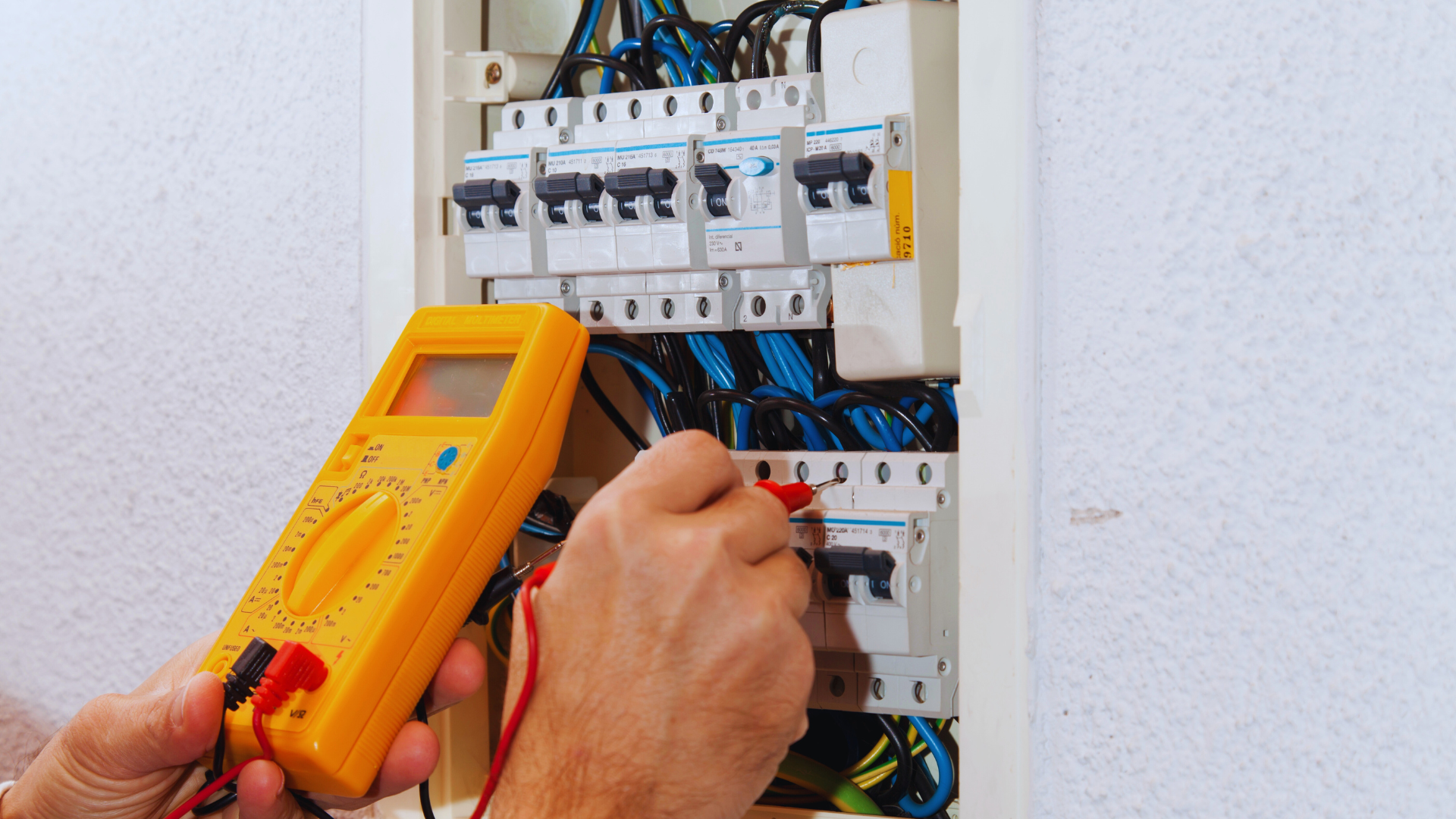 Siempre a tu servicio: electricistas cerca de mí - Desarrollos Integrales Lumijisa