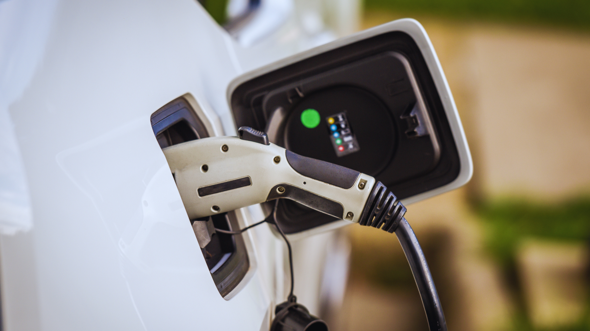 ¿Por qué invertir en un coche eléctrico? - Desarrollos Integrales Lumijisa