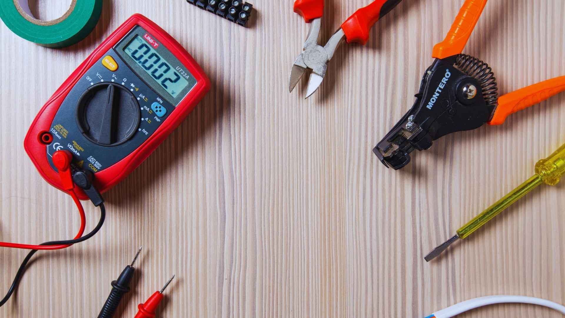 ¿Necesitas un electricista en Zaragoza? - Desarrollos Eléctricos Lumijisa