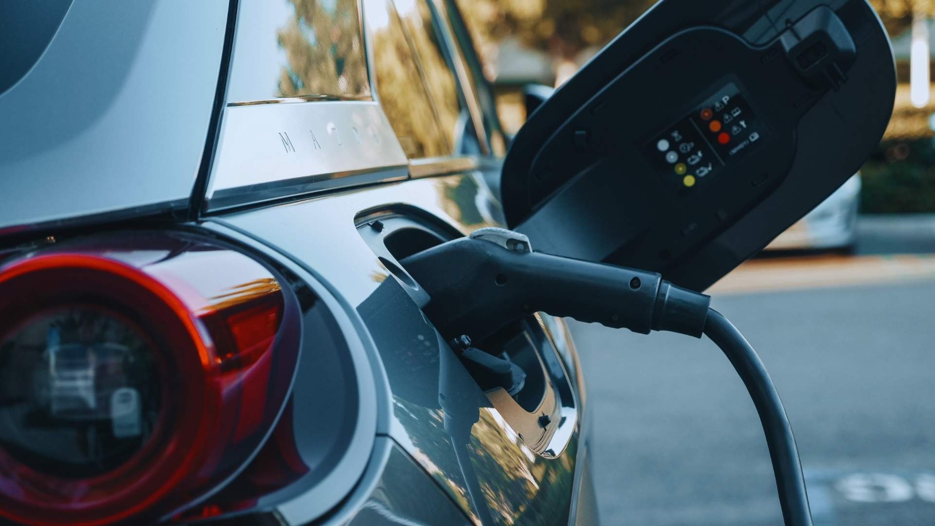 Cargar un coche eléctrico nunca ha sido tan sencillo - Desarrollos Integrales Lumijisa