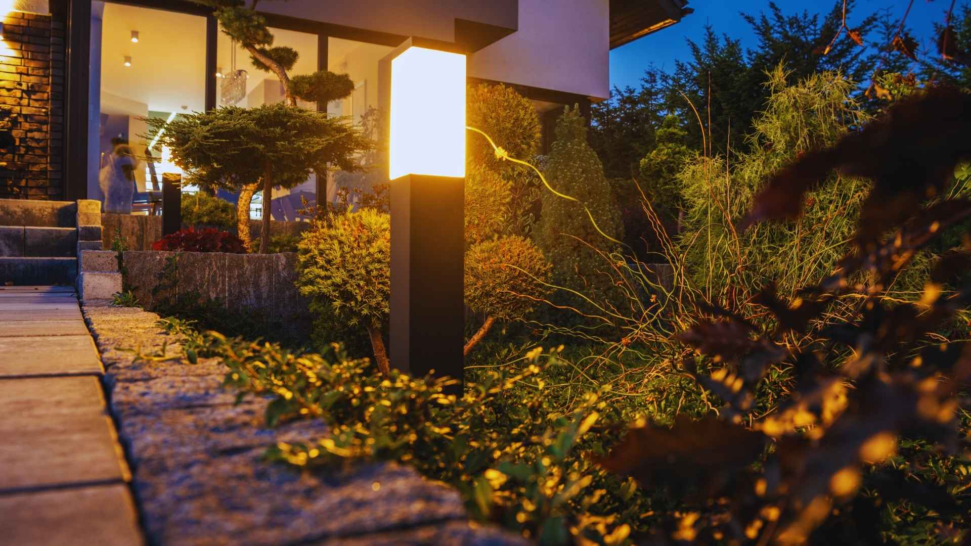 Iluminación exterior inteligente para otoño - Desarrollos Integrales Lumijisa