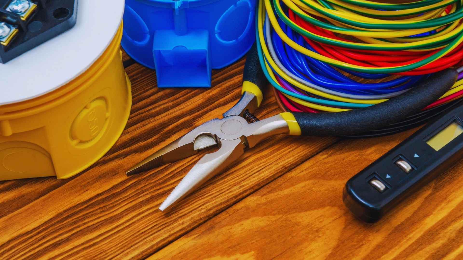 ¿Has revisado tu instalación eléctrica tras el verano? - Desarrollos Integrales Lumijisa
