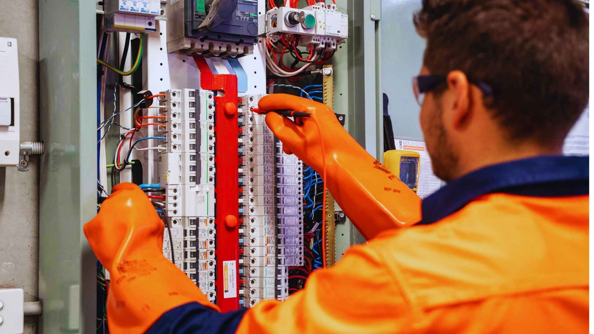 Reforma eléctrica para 2026: qué debes actualizar en tu vivienda o local - Desarrollos Integrales Lumijisa