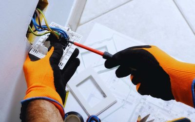 Errores frecuentes al contratar instalaciones eléctricas baratas (y cómo evitarlos en 2026)