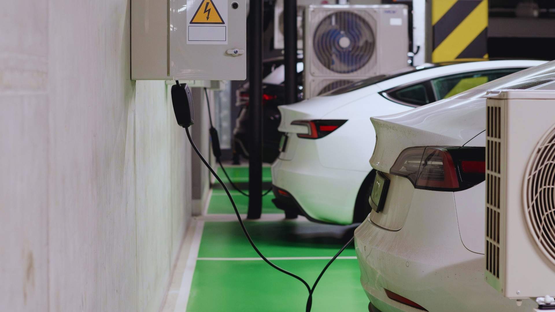 Puntos de recarga para coche eléctrico en comunidades: lo que todo administrador debe saber en 2026 - Desarrollos Integrales Lumijisa
