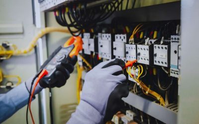 Errores eléctricos comunes en viviendas antiguas (y por qué conviene corregirlos ahora)