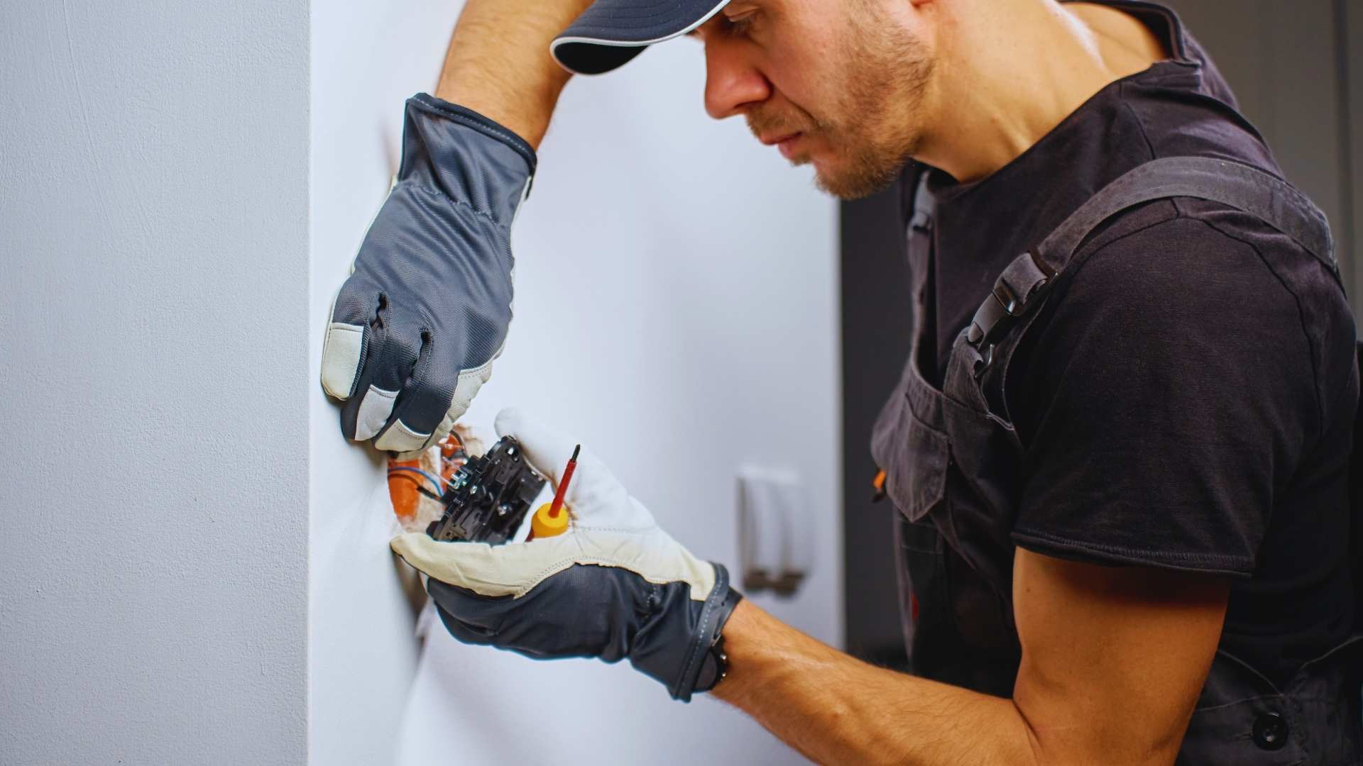 Revisión eléctrica antes del verano evita sobrecargas, cortes y sustos en casa - Desarrollos Integrales Lumijisa