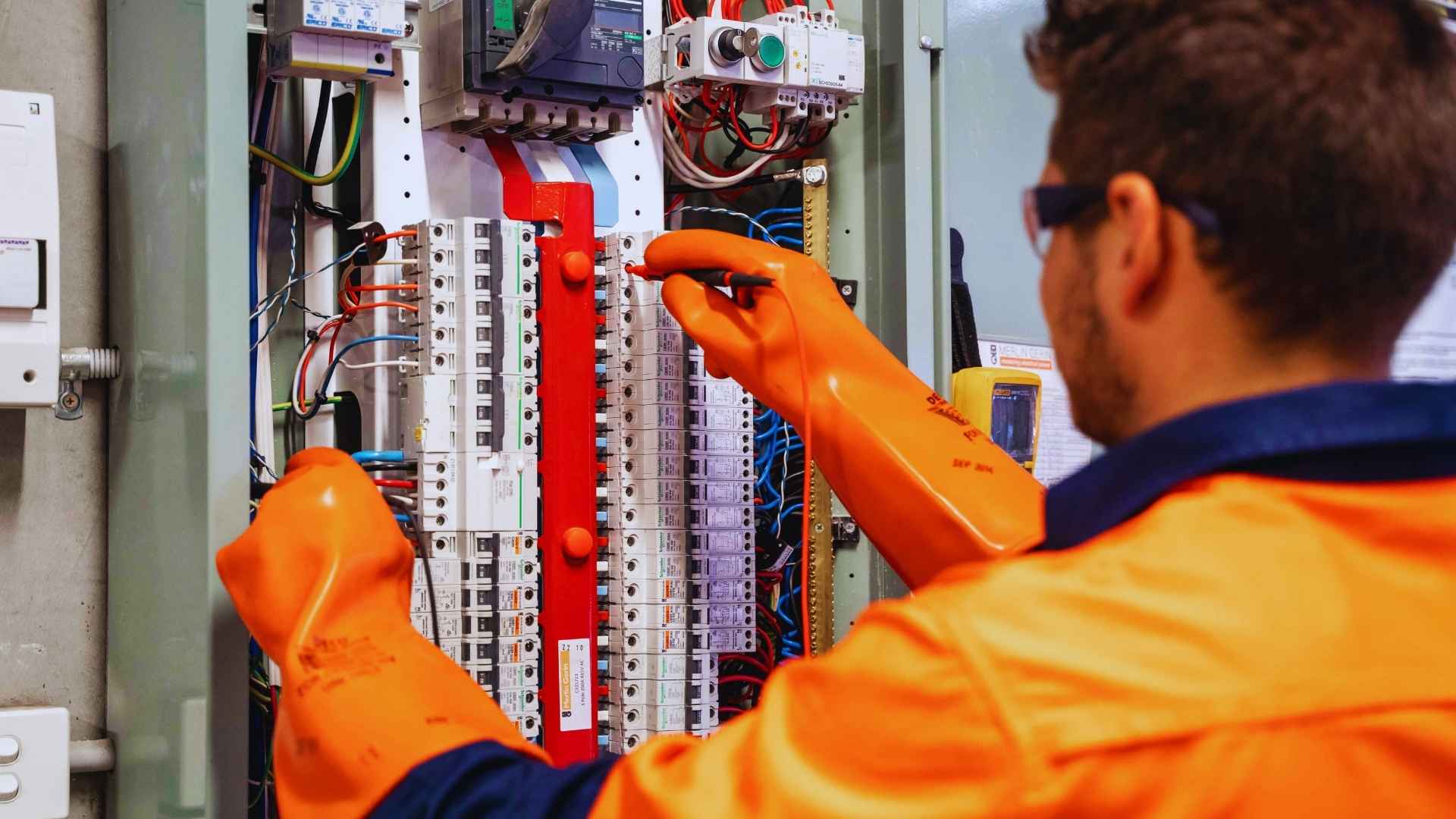Mantenimiento eléctrico para comunidades de vecinos evita averías este invierno - Desarrollos Integrales Lumijisa