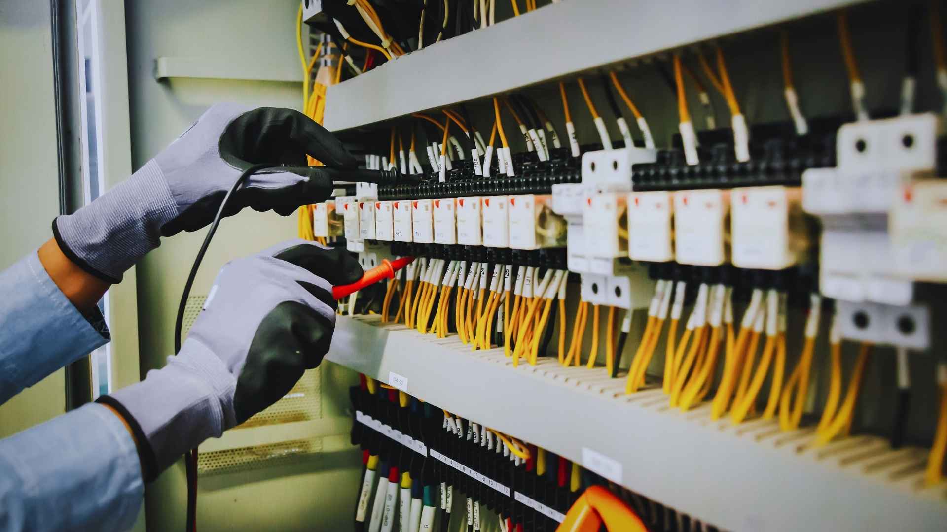 Mantenimiento eléctrico para comunidades de vecinos evita averías este invierno - Desarrollos Integrales Lumijisa